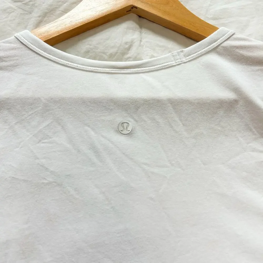 Lululemon Love Crew Expression Tee White “Good Karma” Graphic Women’s Size 4